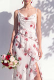 Vestido de dama de honor azul floral com folhos e decote capuz