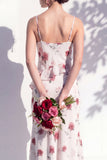 Vestido de dama de honor azul floral com folhos e decote capuz