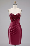 Vestido Mini de Homecoming Bodycon Cetim Borgonha Borgonha Sweetheart com Lantejoulas