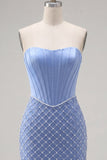 Vestido de Homecoming com Espartilho Bodycon de cetim sem alças azul com missangas
