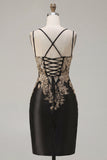 Vestido de Homecoming com lantejoulas pretas de cetim bodycon franzidas