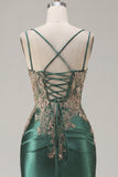 Vestido de Homecoming com lantejoulas pretas de cetim bodycon franzidas