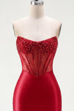 Vestido de Homecoming em Bodycon Cetim Vermelho com Missangas Cortênticas Transparentes