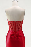 Vestido de Homecoming em Bodycon Cetim Vermelho com Missangas Cortênticas Transparentes