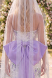 Vestido de Noiva Curto Apertado e Sem Alças Branco em Renda Floral Roxo com Véus