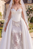 Vestido de Noiva Floral com Espartilho Branco e Cauda Sereia com Véus