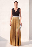 Vestido formal preto dourado com decote em V plissado e fenda