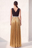 Vestido formal preto dourado com decote em V plissado e fenda
