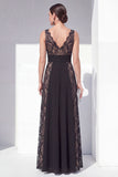 Vestido Formal de Renda Preta Linha A com decote V