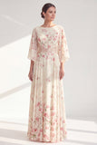 Vestido Mãe da Noiva com decote floral em damasco, decote bato, linha A, com manga meia