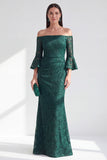 Vestido longo de mãe da noiva com missangas de sereia verde-escuro no ombro