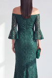 Vestido longo de mãe da noiva com missangas de sereia verde-escuro no ombro