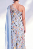 Vestido azul A-Line de um ombro floral longo de mãe da noiva com capa lateral