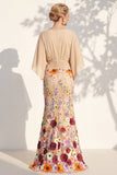 Vestido Mãe da Noiva Floral Champanhe Sereia com decote em V e mangas cape