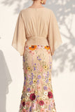 Vestido Mãe da Noiva Floral Champanhe Sereia com decote em V e mangas cape