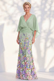 Vestido Mãe da Noiva Floral Champanhe Sereia com decote em V e mangas cape
