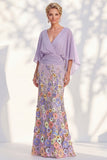 Vestido Mãe da Noiva Floral Champanhe Sereia com decote em V e mangas cape