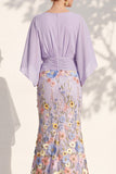 Vestido Mãe da Noiva Floral Champanhe Sereia com decote em V e mangas cape