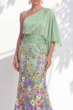Vestido Longo de Mãe da Noiva Floral Lilas, de um ombro e mangas cape