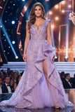 Vestido longo de concurso lilás lilás com decote em V com folhos e lantejoulas