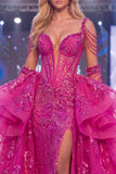 Vestido longo de concurso de sereia com espartilho transparente e fúcsia brilhante