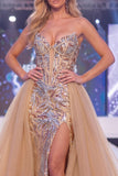 Vestido longo de concurso com espartilho transparente e sereia de champanhe brilhante