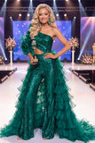 Vestido de concurso de concurso verde escuro cintilante com lantejoulas de um ombro e faixa