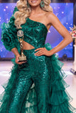 Vestido de concurso de concurso verde escuro cintilante com lantejoulas de um ombro e faixa