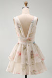 Uma linha de vestido mini floral estampado em marfim, decote em V