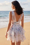 Uma linha de vestido mini floral estampado em marfim, decote em V
