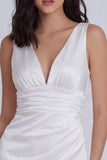 Vestido Curto de Graduação, Bodycon Ajustado de Cetim de Decote em V, Marfim