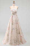 Vestido de Noiva A Line Estampado em Marfim Strapless com cauda de capela