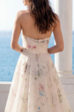 Vestido de Noiva A Line Estampado em Marfim Strapless com cauda de capela