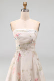 Vestido de Noiva A Line Estampado em Marfim Strapless com cauda de capela