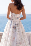 Vestido de Noiva A Line Estampado em Marfim Strapless com cauda de capela
