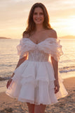 Vestido de noiva curto e brilhante em marfim marfim com folhos