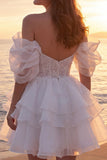 Vestido de noiva curto e brilhante em marfim marfim com folhos