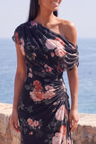 Vestido formal longo de sereia preta com flor franzida em chiffon com um ombro