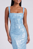 Vestido formal de sereia azul claro com gola quadrada e lantejoulas