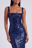 Vestido formal de sereia azul claro com gola quadrada e lantejoulas