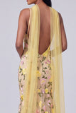 Vestido formal de sereia com alças finas florais amarelas e cachecol