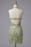 Vestido de Homecoming com espartilho transparente com decote transparente e decote helistrado verde sálvia bordado