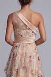 Vestido de Mãe da Noiva floral franzido em tule champanhe linha A de um ombro