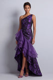 Vestido de Mãe da Noiva com franzir de sereia alta e baixa roxo escuro com folhos