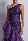 Vestido de Mãe da Noiva com franzir de sereia alta e baixa roxo escuro com folhos