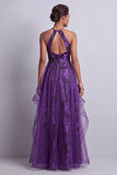 Vestido de Mãe da Noiva, Vestido Floral Roxo Escuro Em Linha Longa A Halter com Folhos