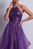 Vestido de Mãe da Noiva, Vestido Floral Roxo Escuro Em Linha Longa A Halter com Folhos