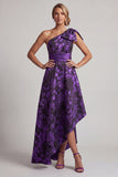 Vestido de Mãe da Noiva de um ombro roxo escuro alto e baixo A Line