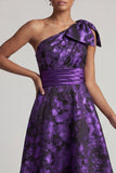 Vestido de Mãe da Noiva de um ombro roxo escuro alto e baixo A Line