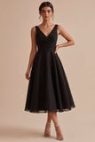 Vestido formal preto de decote em V e franzido A Line Midi